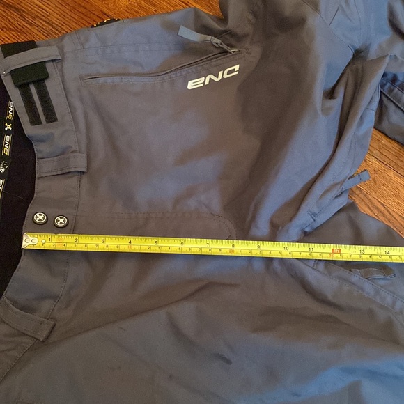 Descente North America ski snow pants size 34 pre-owned, with some spots, no hol - Picture 3 of 16